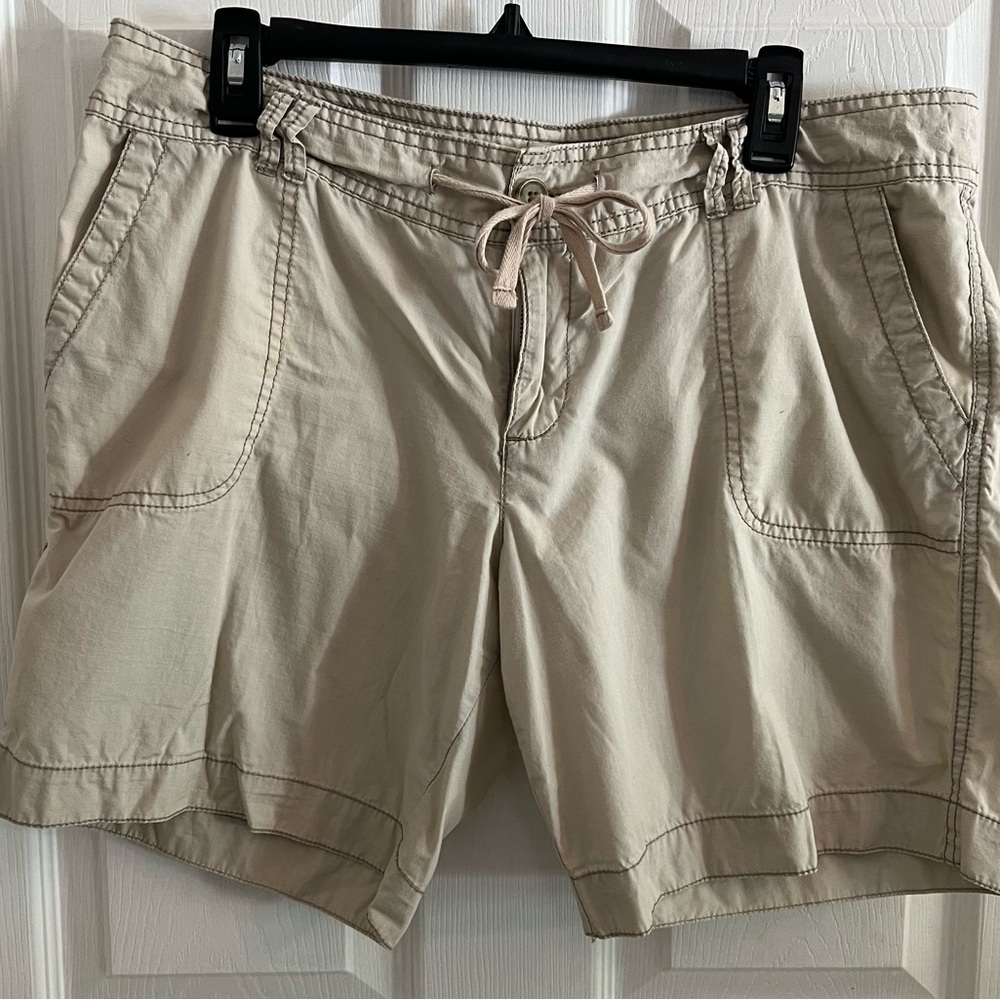 Mossimo Red Junior Shorts. Tan. Size 15